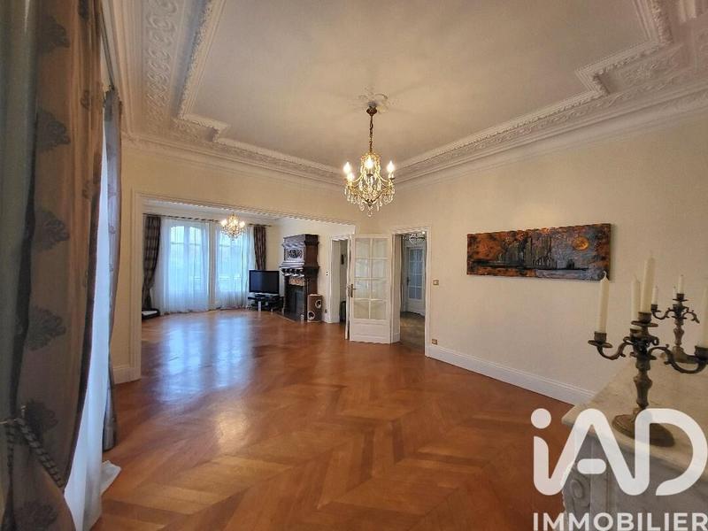 Maison - 240 m² - 9 pièces
