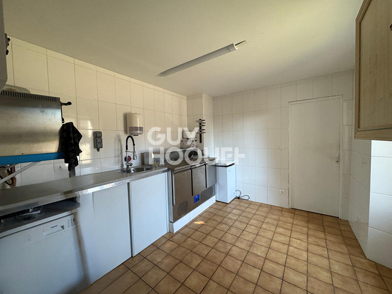 Maison - 220 m² - 5 pièces