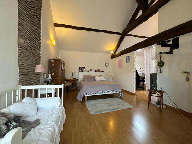 Maison - 240 m² - 8 pièces