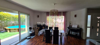 Maison traditionnelle - 123 m² - 6 pièces