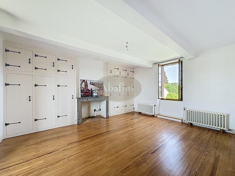 Maison - 210 m² - 6 pièces