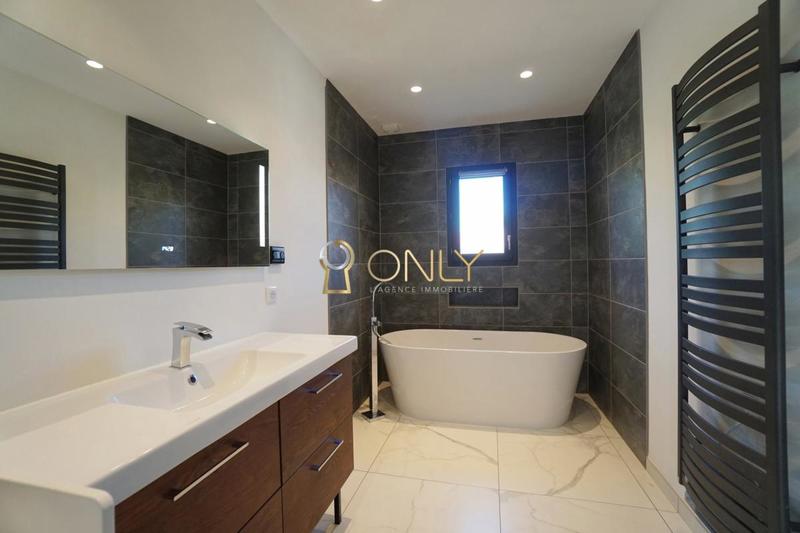 Maison - 104 m² - 4 pièces