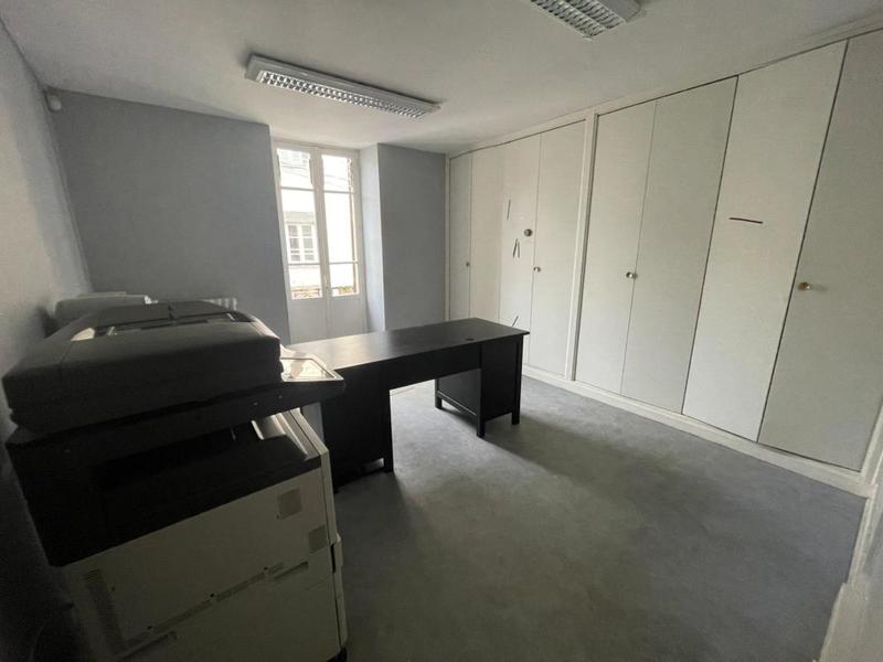 Local commercial - 210 m² - 10 pièces