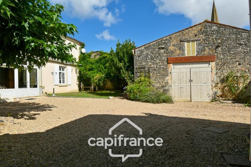 Maison - 268 m² - 10 pièces