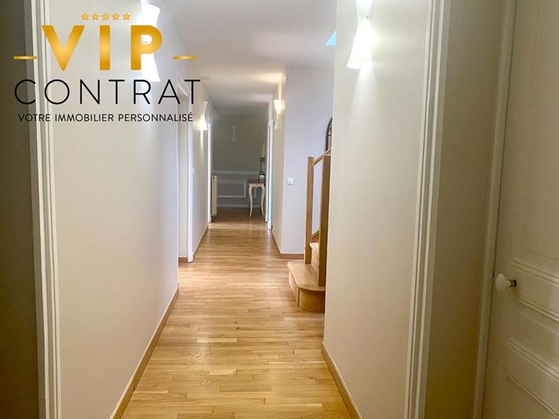 Demeure - 264 m² - 9 pièces