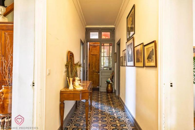 Maison de maîtres - 240 m² - 10 pièces