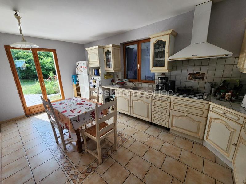 Maison traditionnelle - 230 m² - 7 pièces