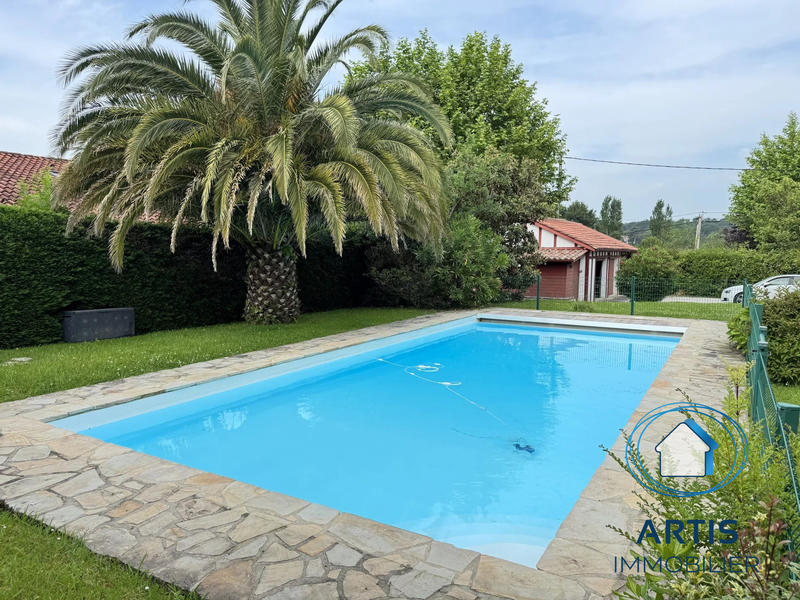 Maison - 296 m² - 6 pièces