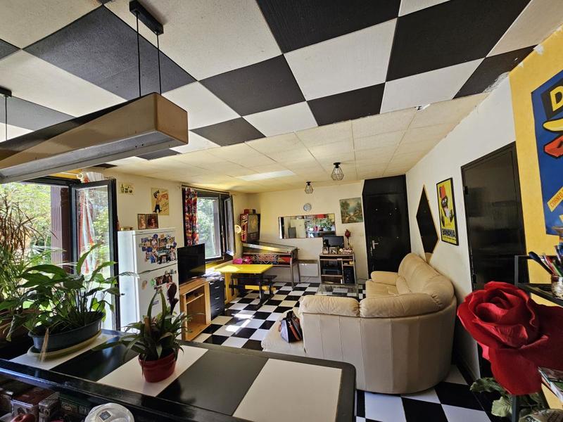 Maison - 238 m² - 9 pièces