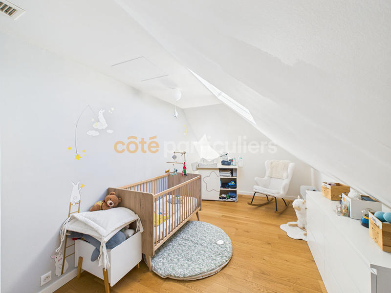 Maison - 225 m² - 10 pièces