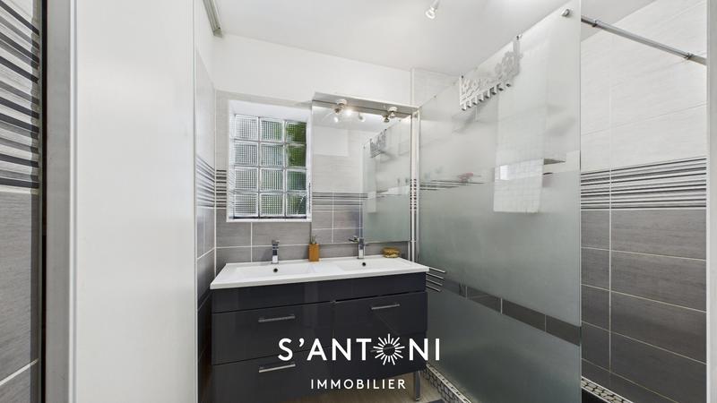 Maison - 94 m² - 6 pièces