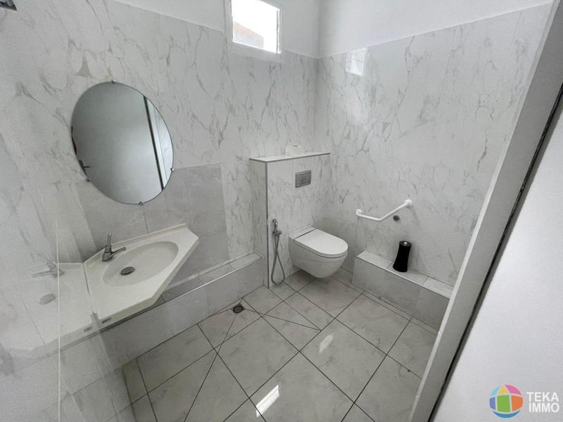 Bureau - 70 m² - 5 pièces