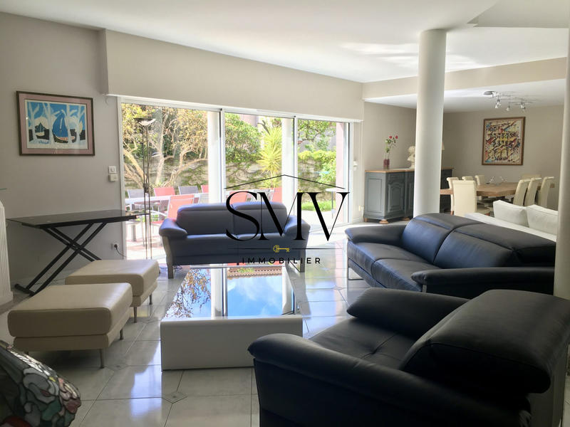 Maison - 210 m² - 5 pièces