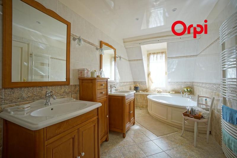 Propriété - 360 m² - 8 pièces