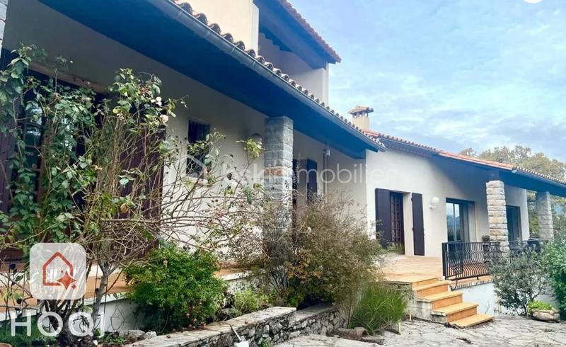 Maison traditionnelle - 185 m² - 5 pièces