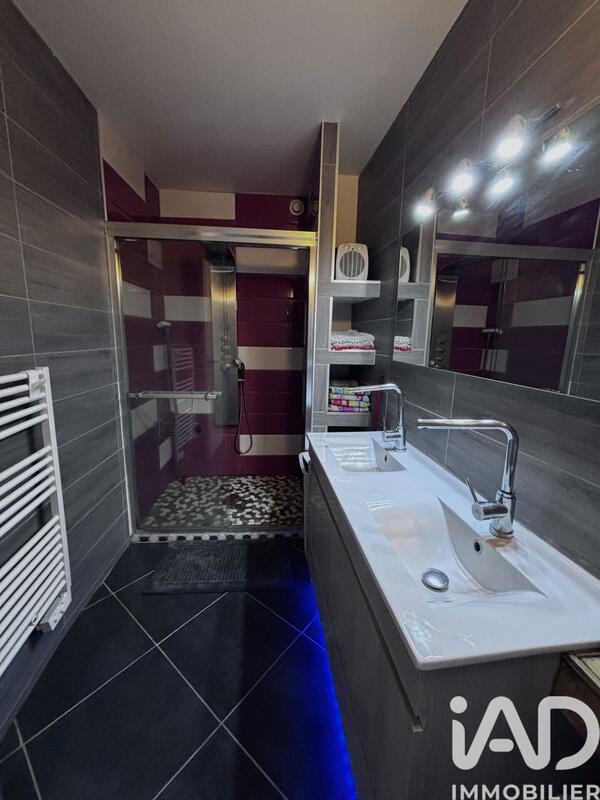 Maison - 197 m² - 8 pièces