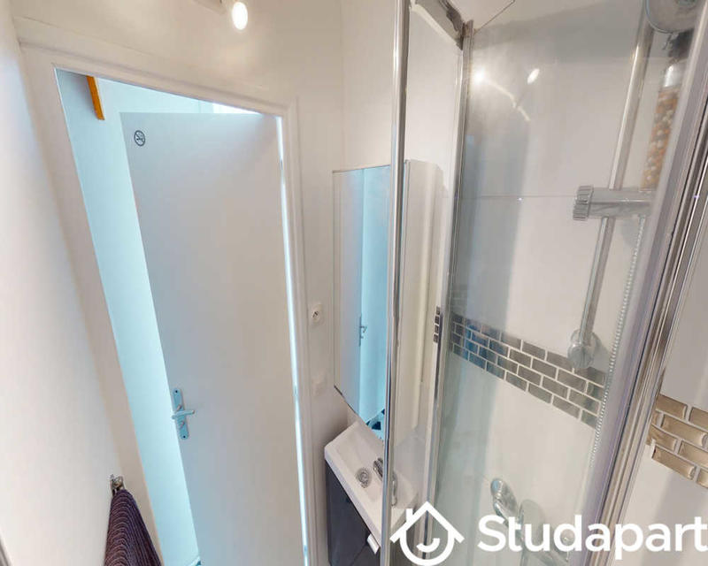 Chambre - 130 m² - 1 pièce