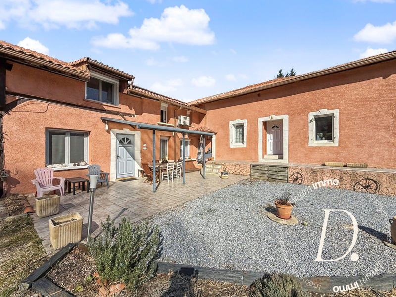 Maison - 291 m² - 10 pièces