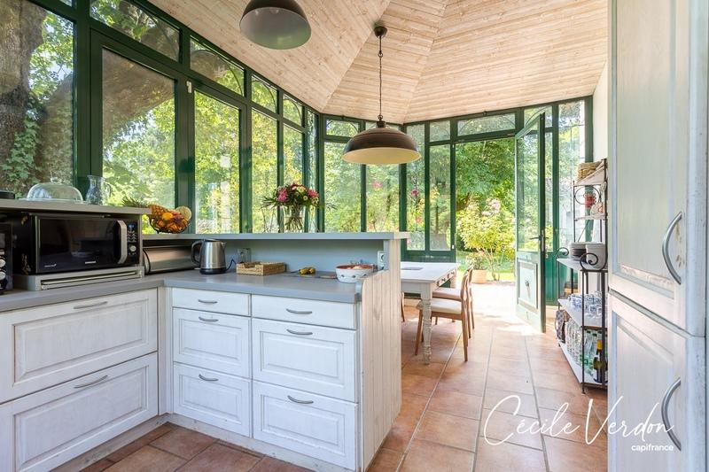 Propriété - 280 m² - 10 pièces