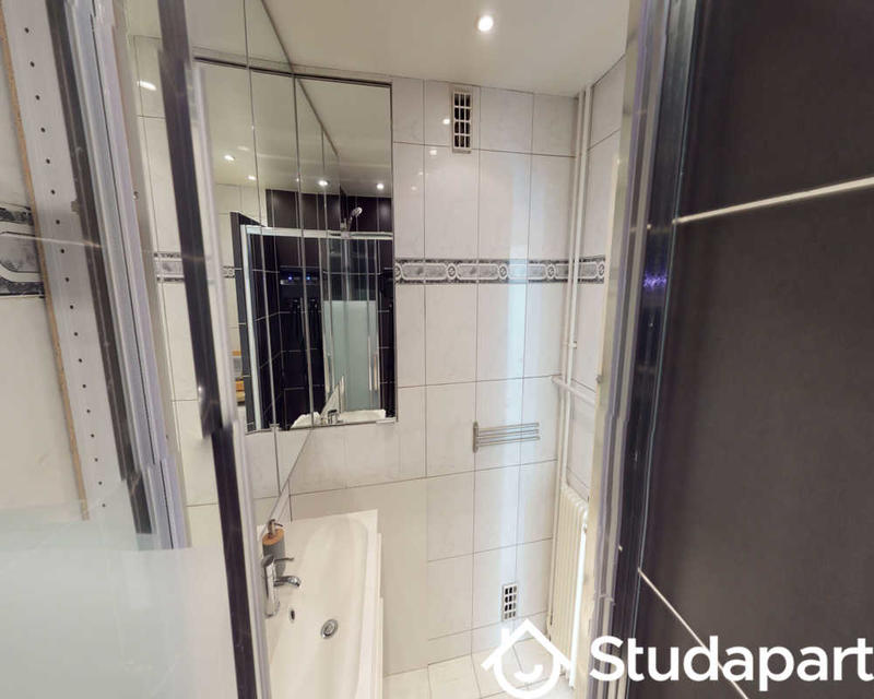 Chambre - 80 m² - 1 pièce