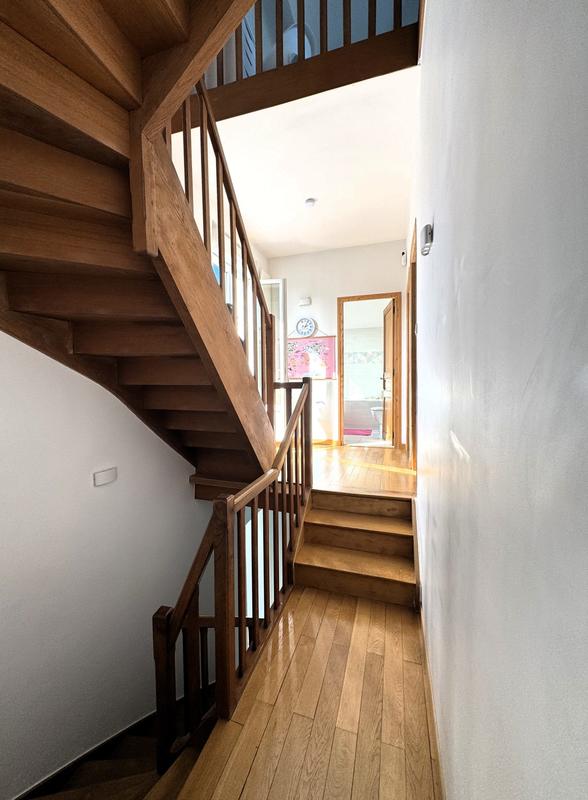 Maison - 204 m² - 6 pièces