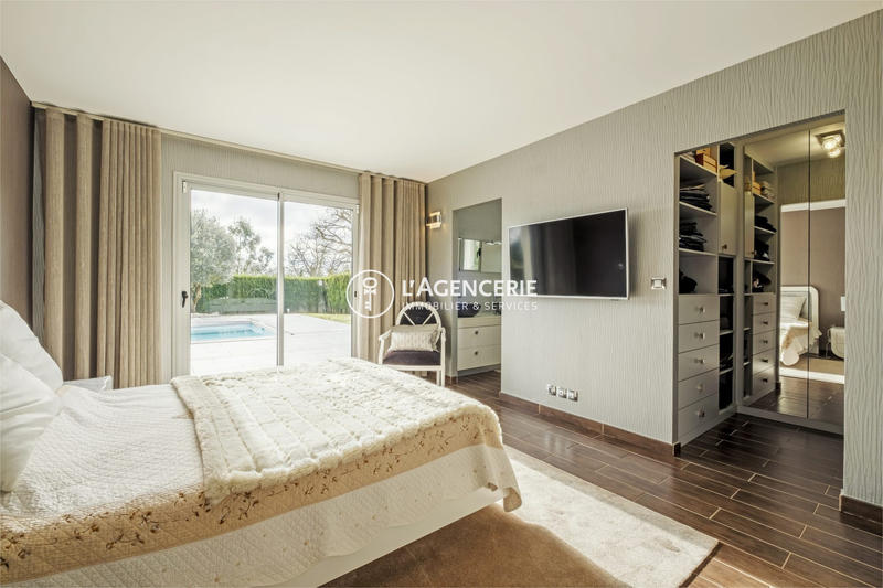 Maison - 180 m² - 5 pièces