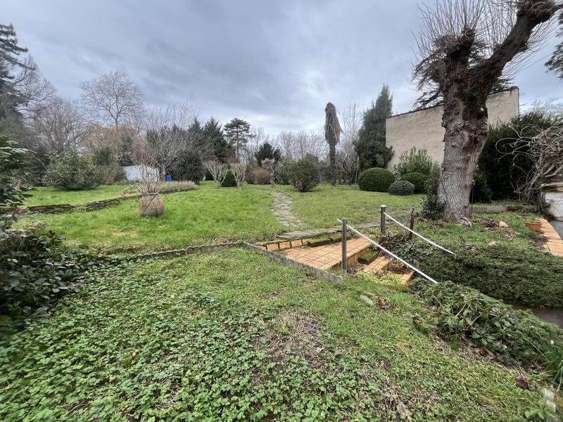 Maison traditionnelle - 300 m² - 8 pièces