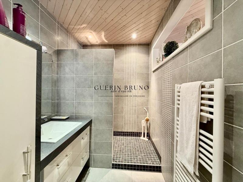 Maison - 208 m² - 11 pièces