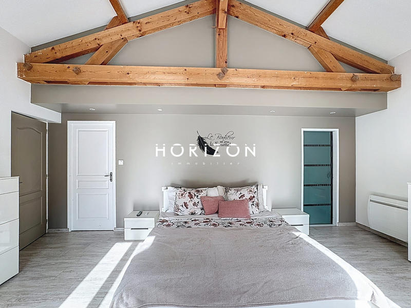 Villa - 220 m² - 8 pièces