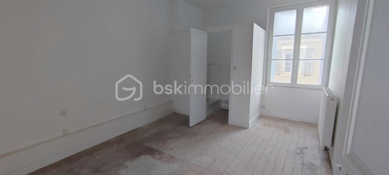 Maison - 285 m² - 11 pièces