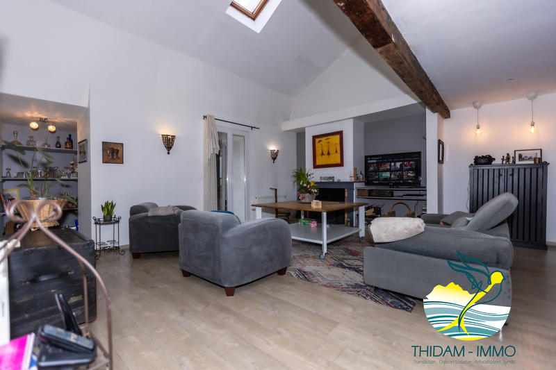 Maison traditionnelle - 232 m² - 10 pièces