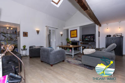 Maison traditionnelle - 232 m² - 10 pièces