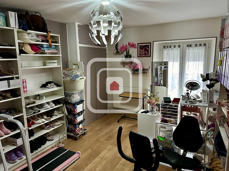 Maison - 218 m² - 10 pièces