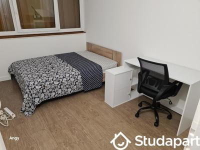 Chambre - 10 m² - 1 pièce