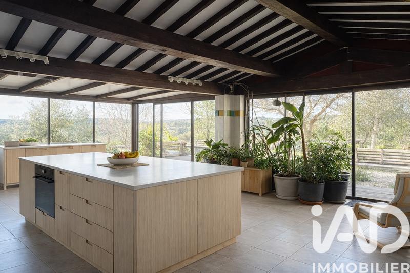 Maison - 300 m² - 8 pièces