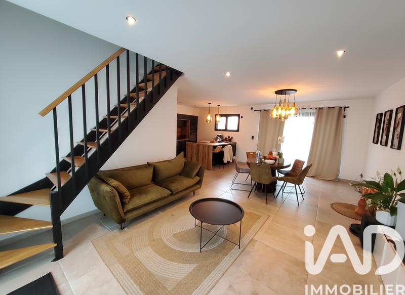 Maison - 93 m² - 4 pièces