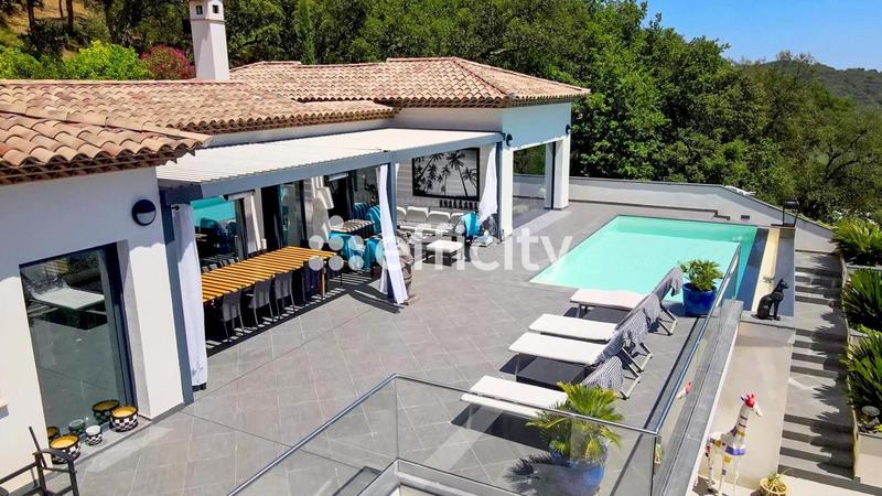 Villa - 300 m² - 10 pièces