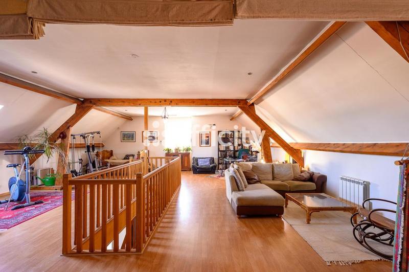 Maison - 330 m² - 7 pièces