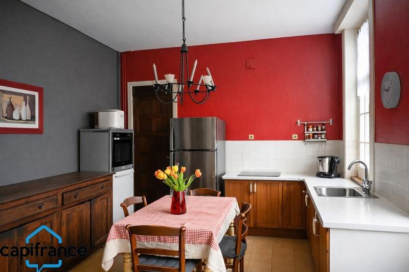 Maison - 255 m² - 12 pièces