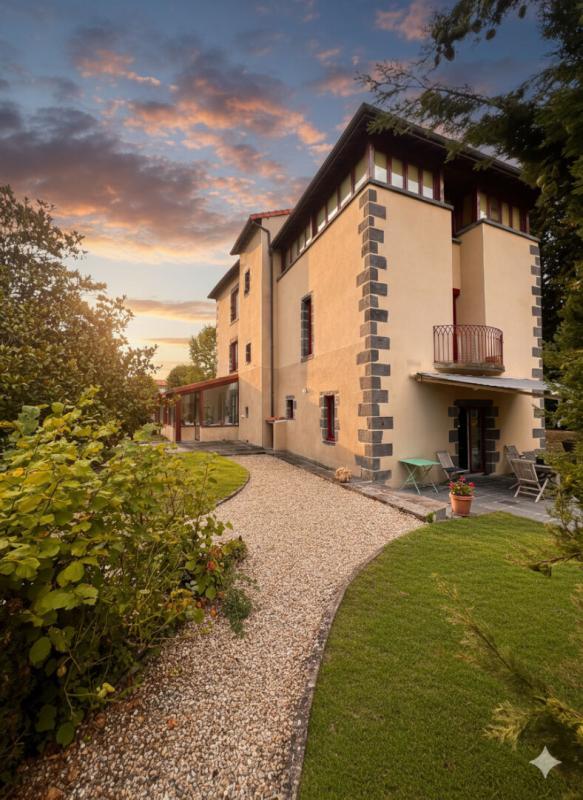 Maison - 270 m² - 6 pièces