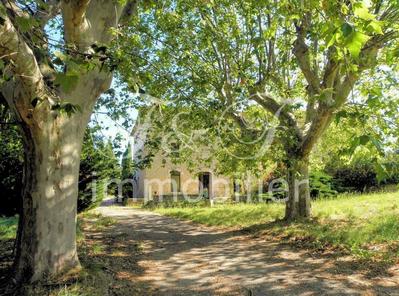 Propriété - 3 000 m²