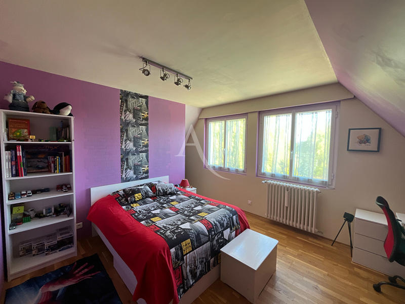 Maison - 180 m² - 8 pièces