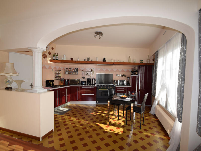 Maison - 280 m² - 10 pièces