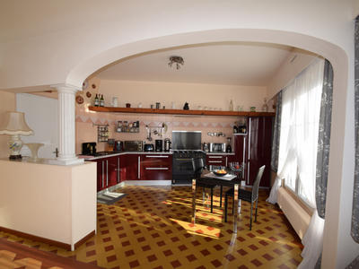 Maison - 280 m² - 10 pièces