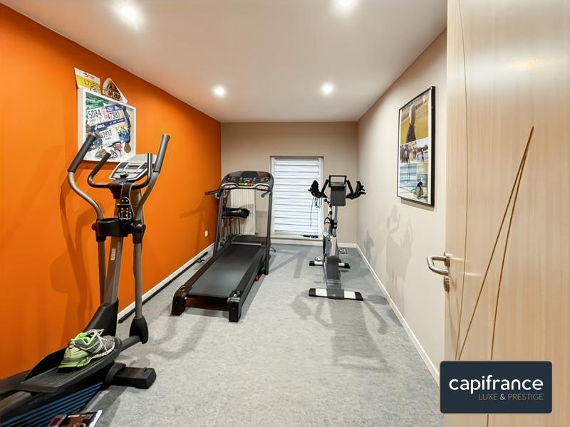 Maison - 230 m² - 7 pièces