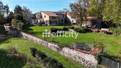 Maison - 282 m² - 10 pièces