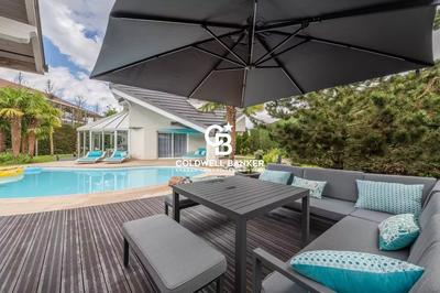 Maison - 285 m² - 6 pièces