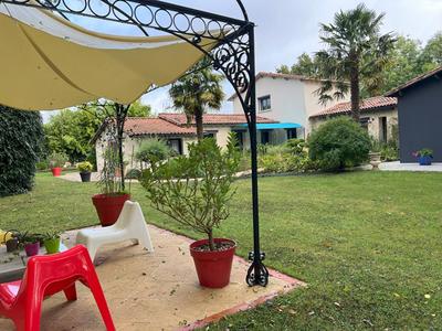 Maison - 270 m² - 12 pièces