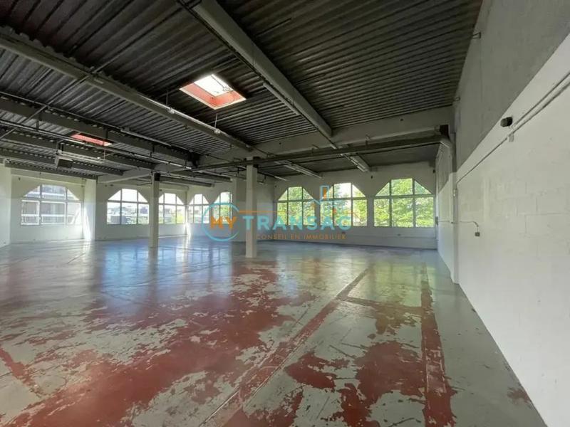 Local d'activité / Entrepôt - 854 m²