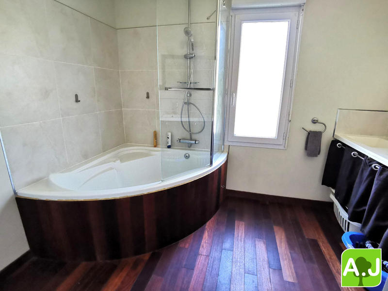 Maison - 109 m² - 6 pièces